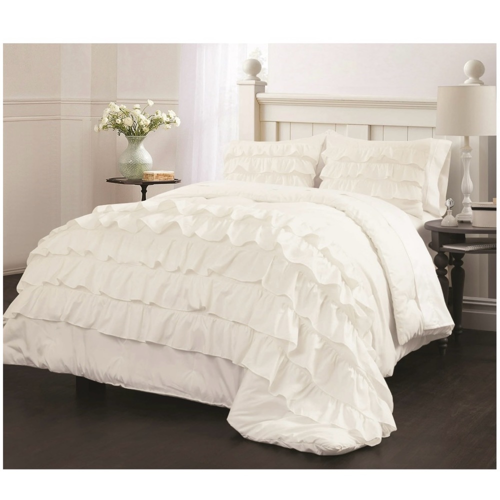 Heritage Ruffle Comforter